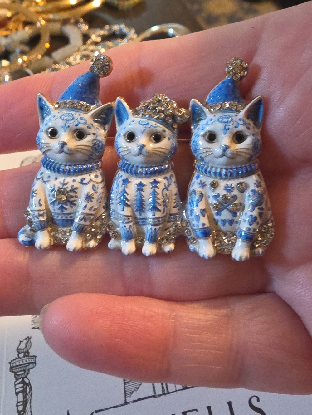 A86- Blue & White Cat Trio Brooch